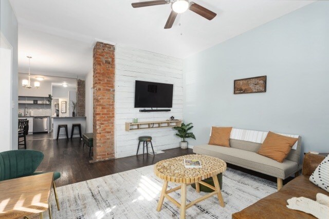 Primary Photo - 2636 Madison Ave