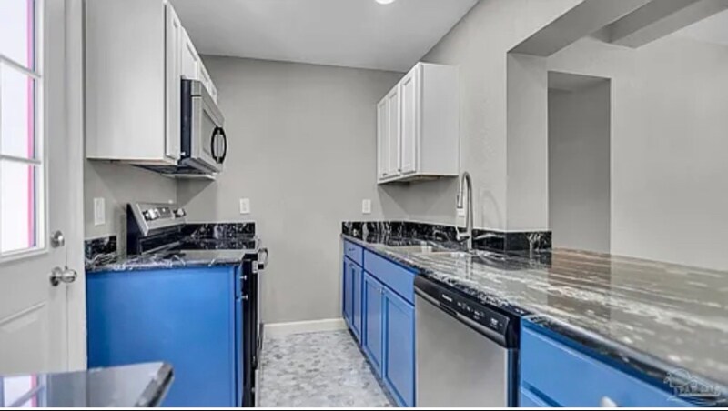 Building Photo - 22 Adkinson Dr