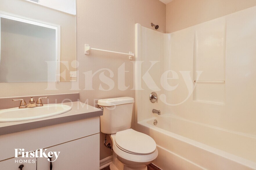 Building Photo - 2711 80th Ave E