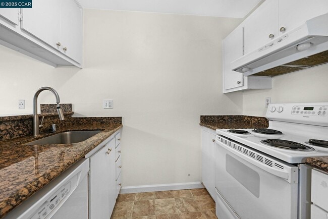 Building Photo - 5450 Concord Blvd