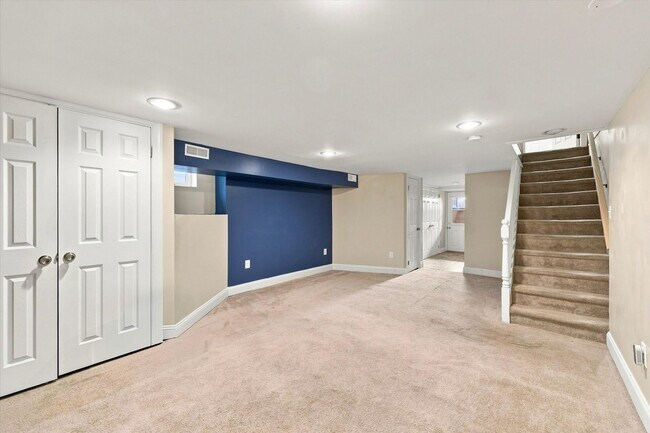 Building Photo - 447 E 12th Ave