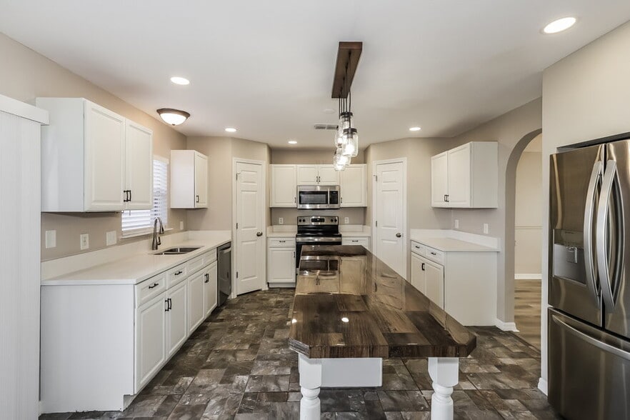 Building Photo - 8240 Settles Crk Lp