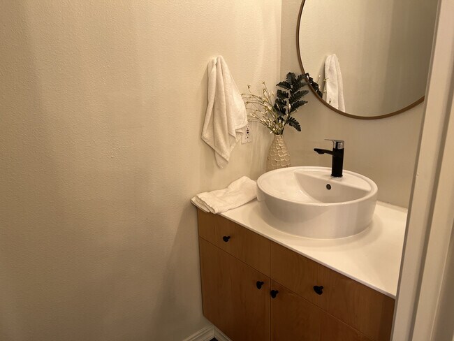 Building Photo - 1561 Cherrylane Ave S