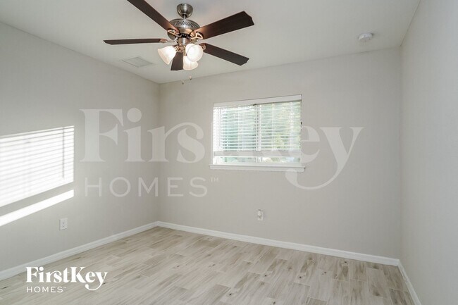 Building Photo - 1021 SW 11th Ave