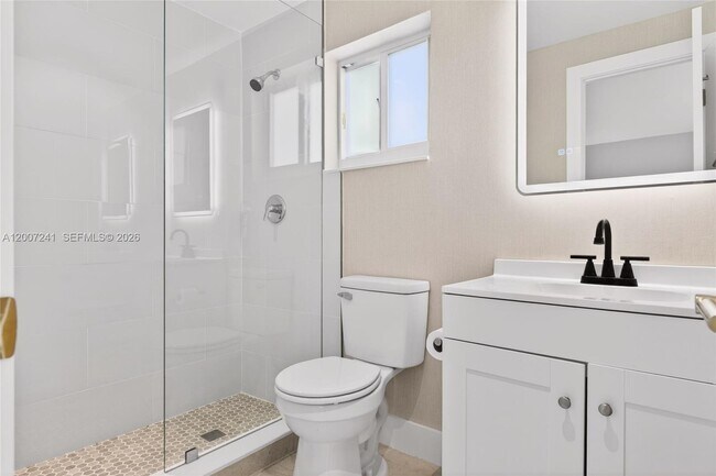 Building Photo - 1250 NE 133rd St