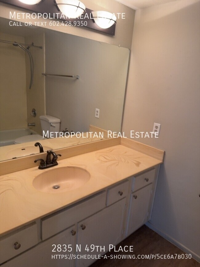Building Photo - 2835 N 49th Pl