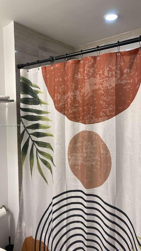 Building Photo - 1300 Brickell Bay Dr