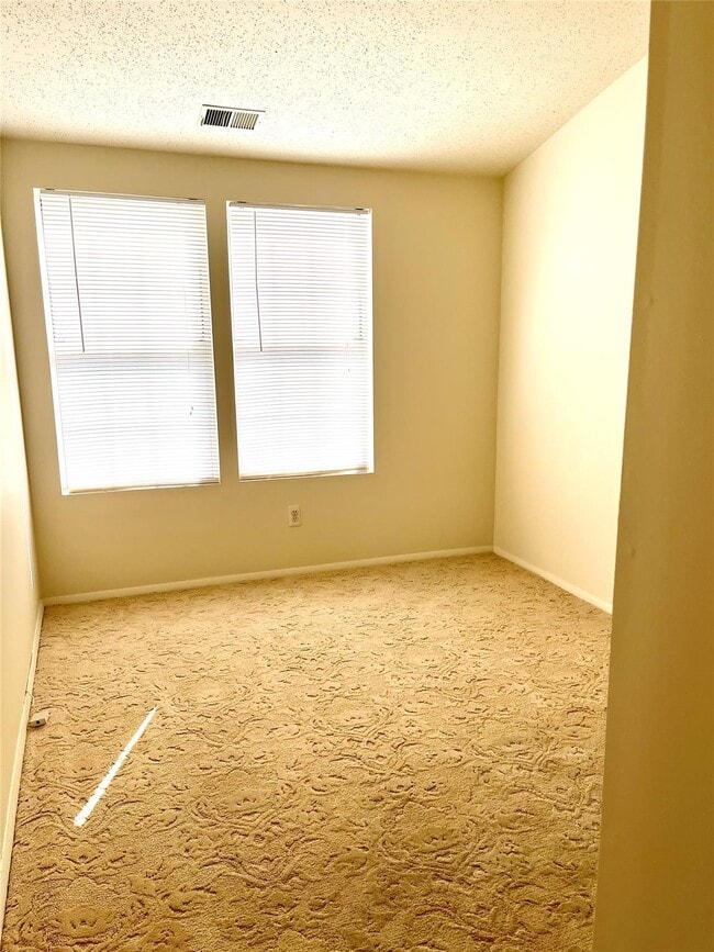 Building Photo - 4001 Whispering Hills Dr