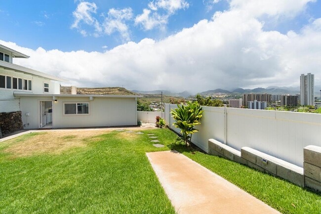 Building Photo - 3411 Aliamanu St