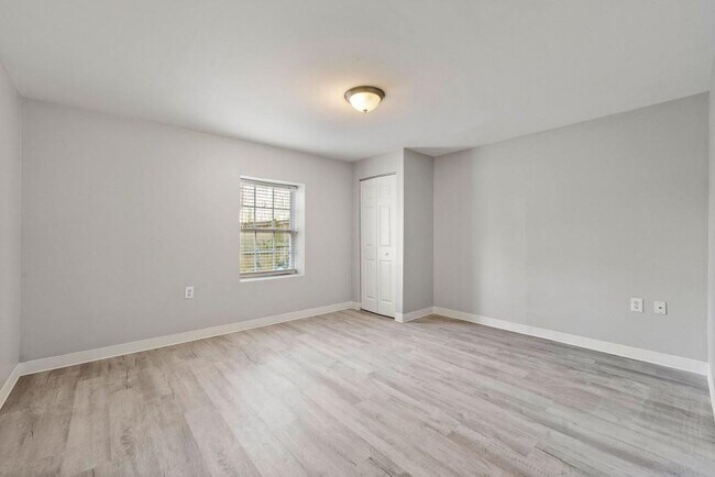 Building Photo - 880 Melody Ln