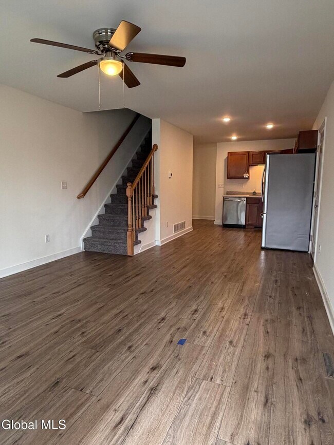 Building Photo - 36 Vly Rd