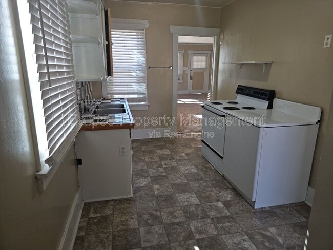 Building Photo - 204 Edison Ave