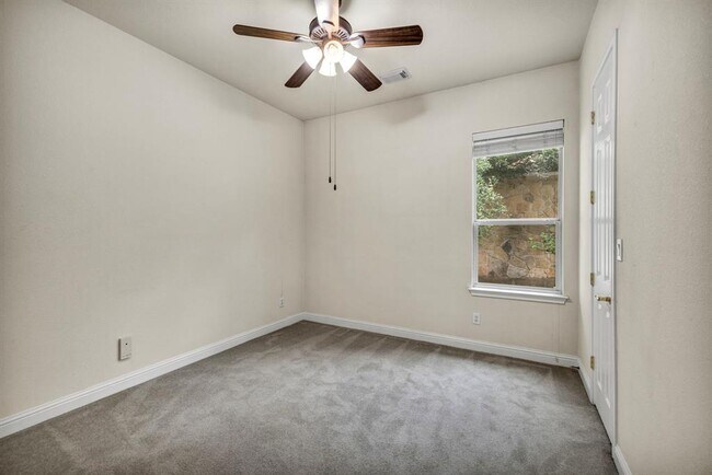 Building Photo - 15220 Interlachen Dr