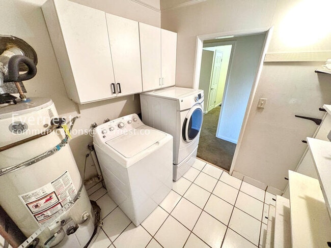 Building Photo - 537 Madison St