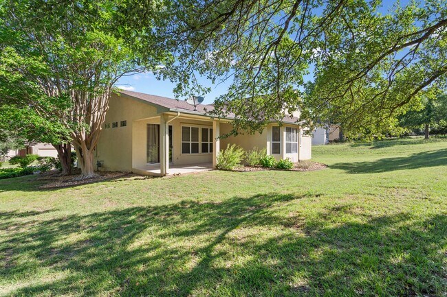 Building Photo - 118 Larkspur Ln