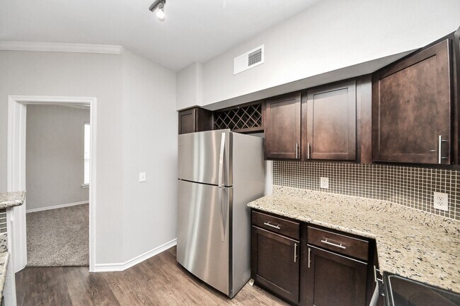 Building Photo - 3003 Memorial Ct