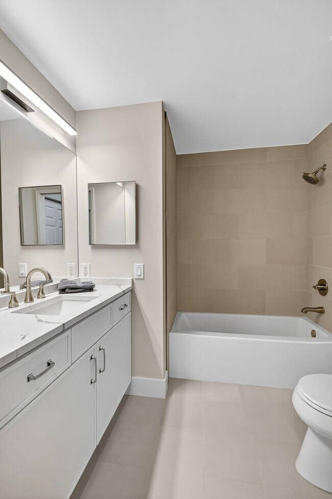 Building Photo - 780 S Sapodilla Ave