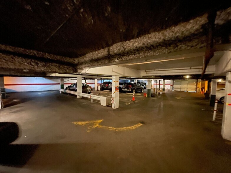 Building Photo - 744 W Gordon Ter