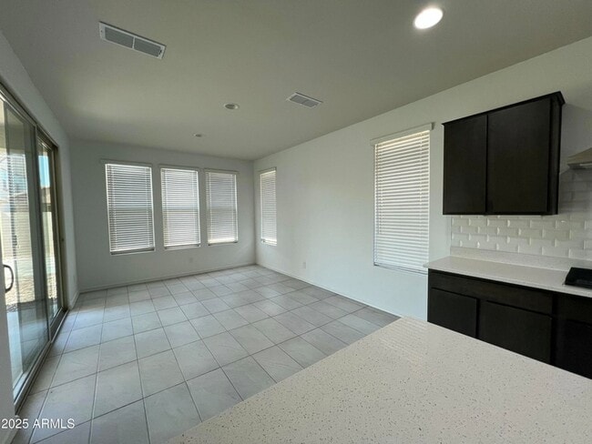 Building Photo - 8757 W Rancho Dr