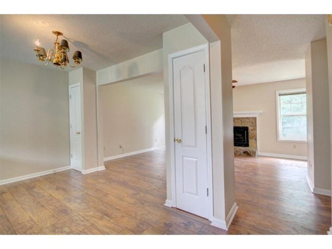 Building Photo - 33 Alston Ln SW