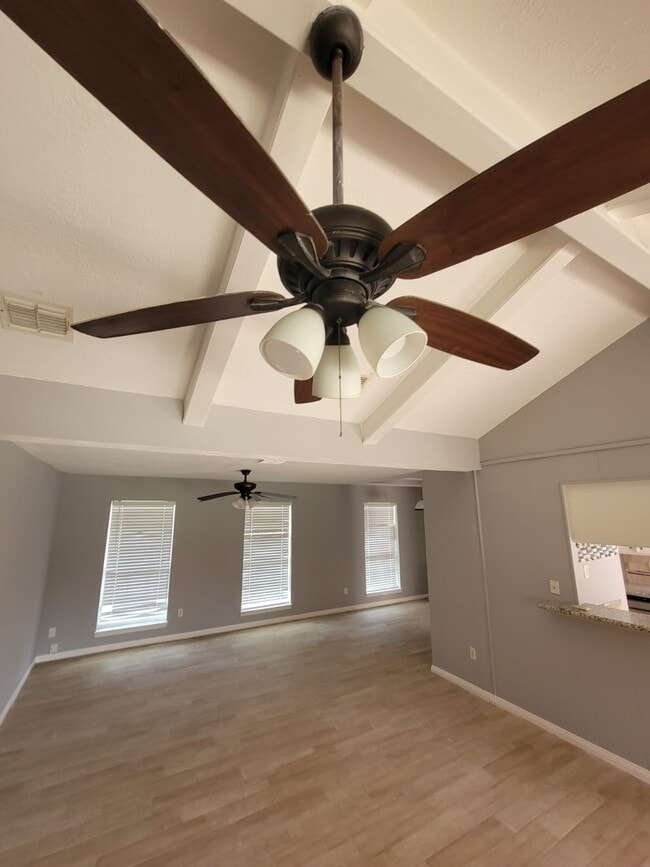 Building Photo - 431 N Forest Blvd