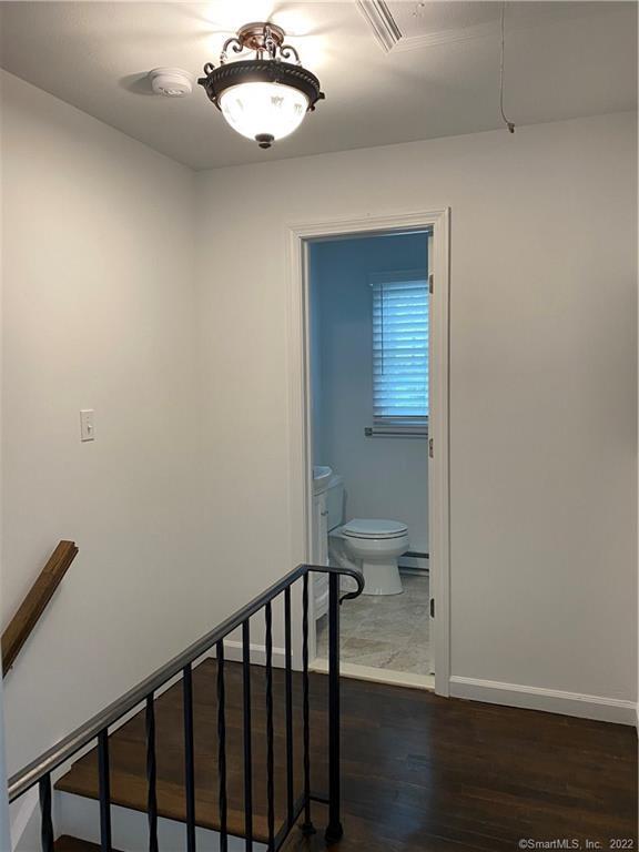 Building Photo - 22 E Hills Dr