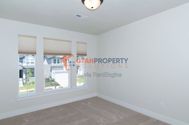 Building Photo - 1353 W Quailhill Rd