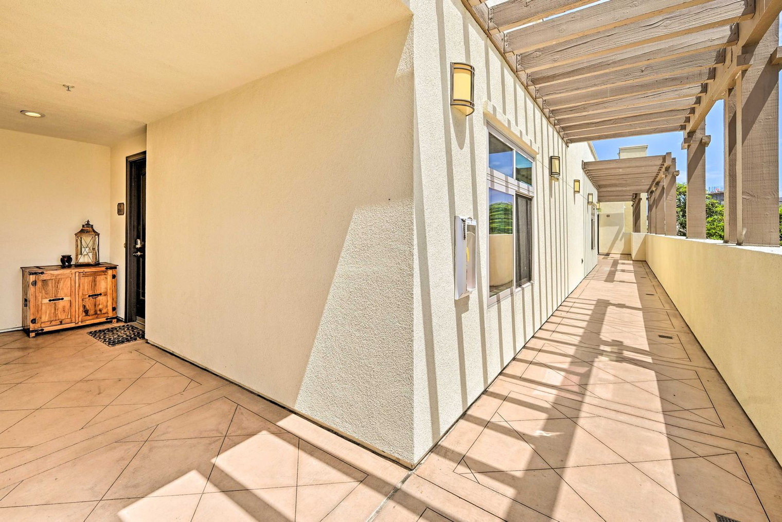 Building Photo - 1016 Costa Pacifica Way