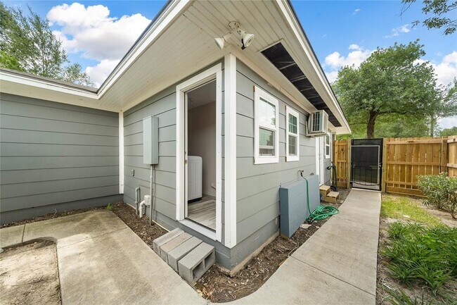 Building Photo - 4626 Verone St