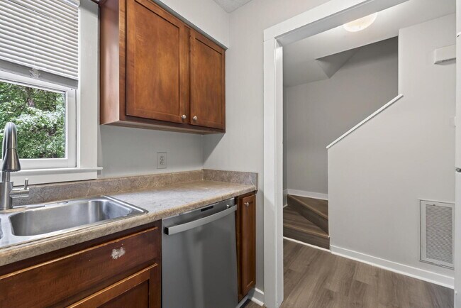Building Photo - 5541 Kaplan Dr