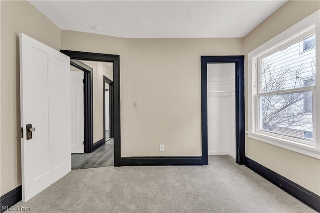 Building Photo - 1063 E 171st St