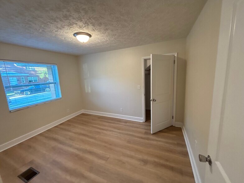 Large 3rd bedroom - 3142 Belden Cir