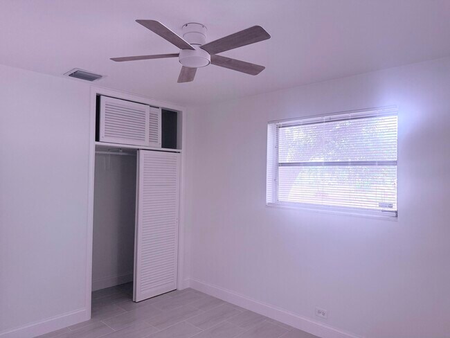 Building Photo - 630 Prosperity Farms Rd