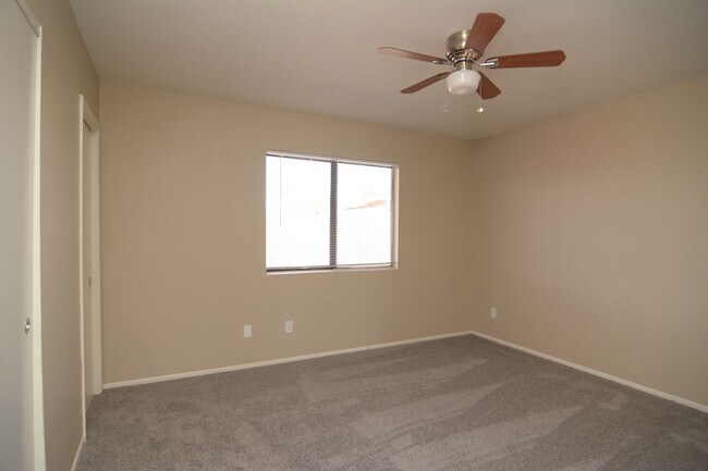 Building Photo - Updated 3 Bedroom 2 Bath Home! Southwest Tucson Location!