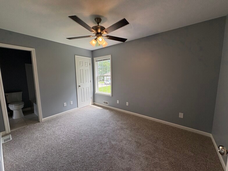 Building Photo - 114 Seven Oaks Dr