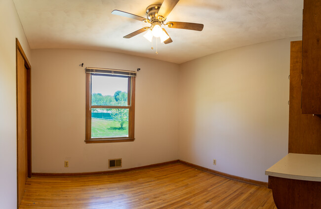 bedroom 2 - 3118 S 116th St