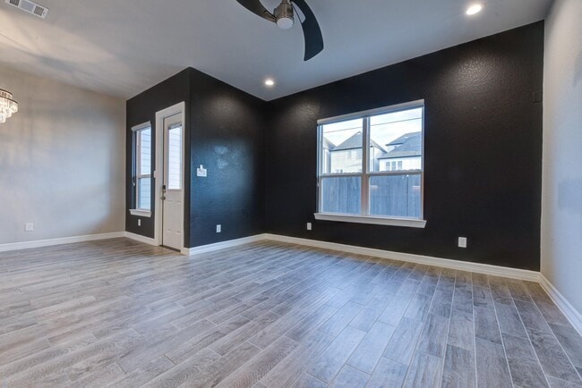 Building Photo - 11010 Cres Light Way