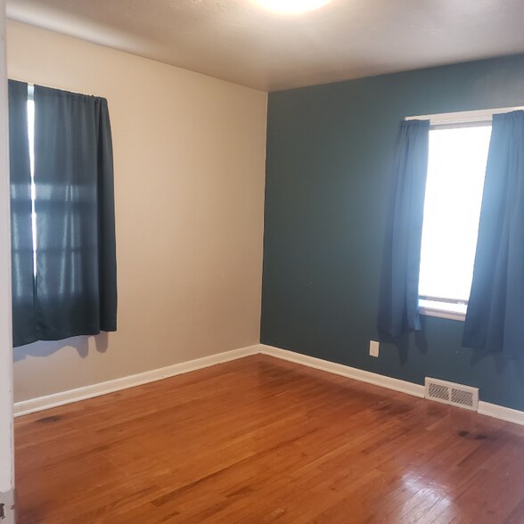 Building Photo - 4335 S 50th St