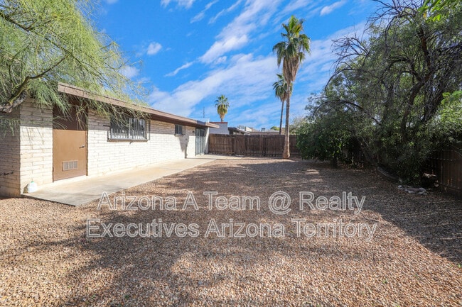 Building Photo - 4014 E Fairmount St