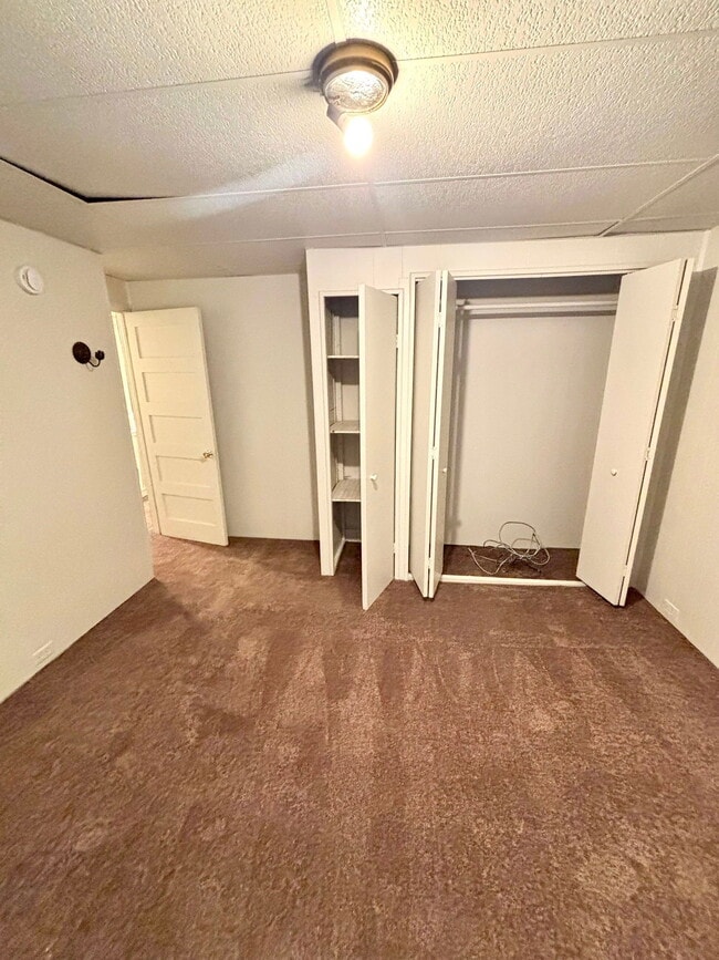 Building Photo - 715 6th St