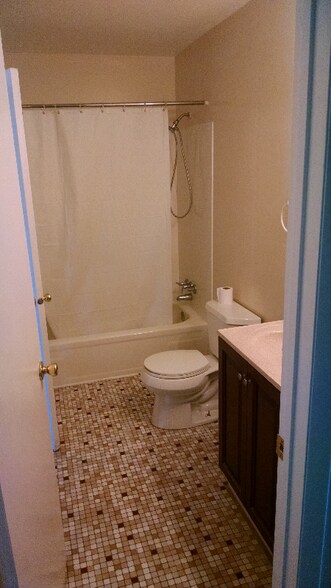 Building Photo - 2405 Walnut Ridge Dr