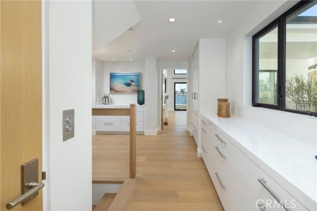 Building Photo - 130 S Bay Front