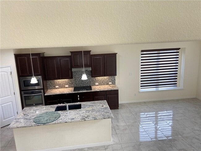 Building Photo - 21320 Hines Ln