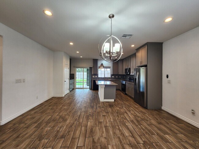 Building Photo - Single Story with Casita