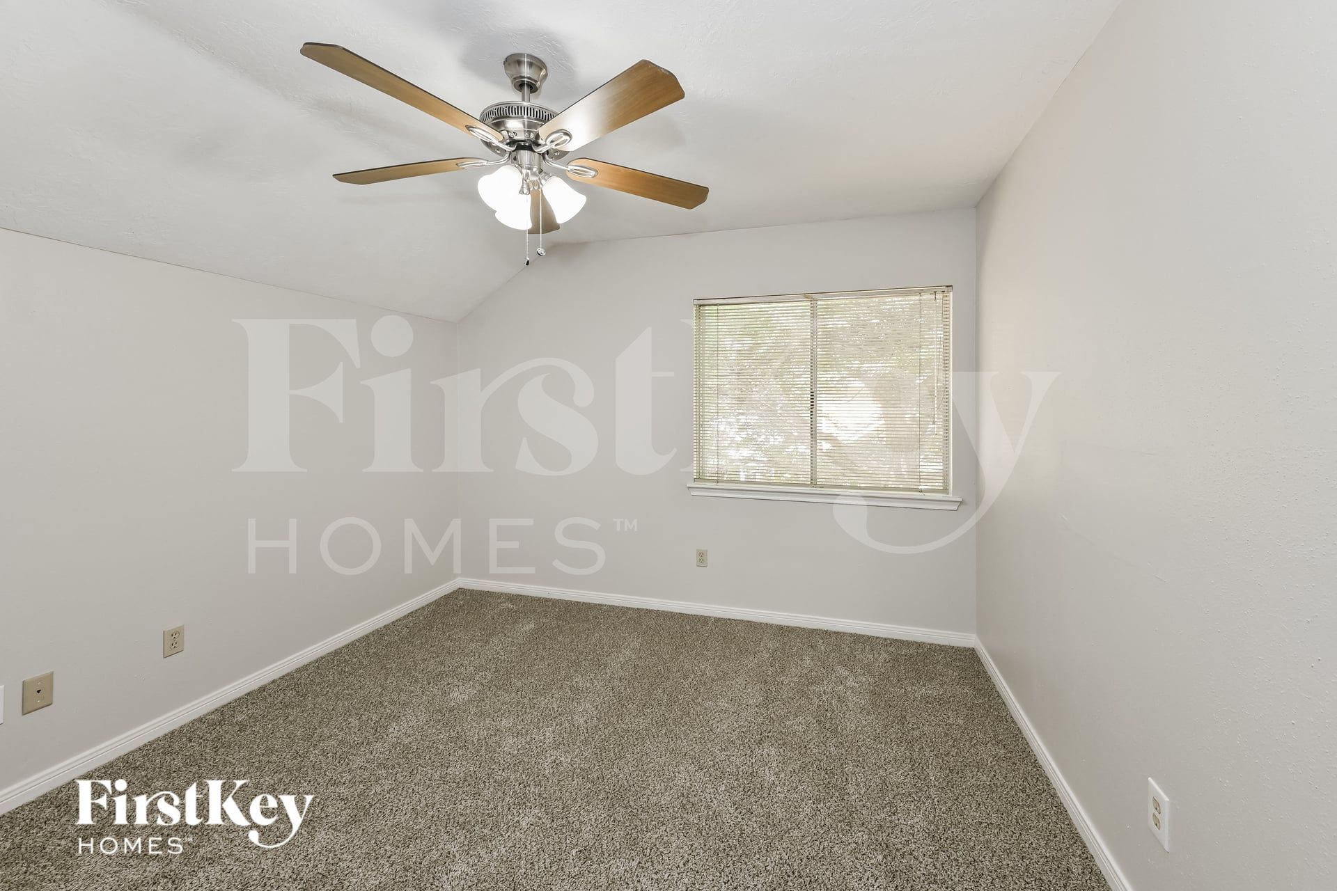 Building Photo - 15966 Oak Mountain Dr