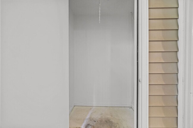 Building Photo - Two Bedroom Apartment