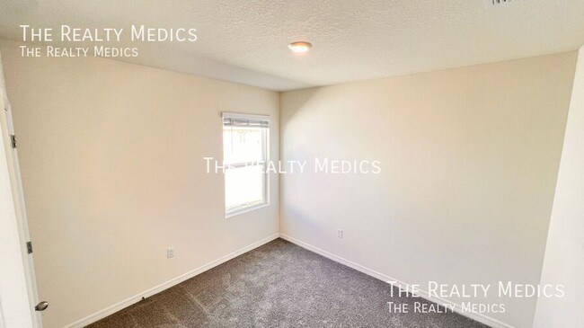 Building Photo - 227 Eagleview Loop
