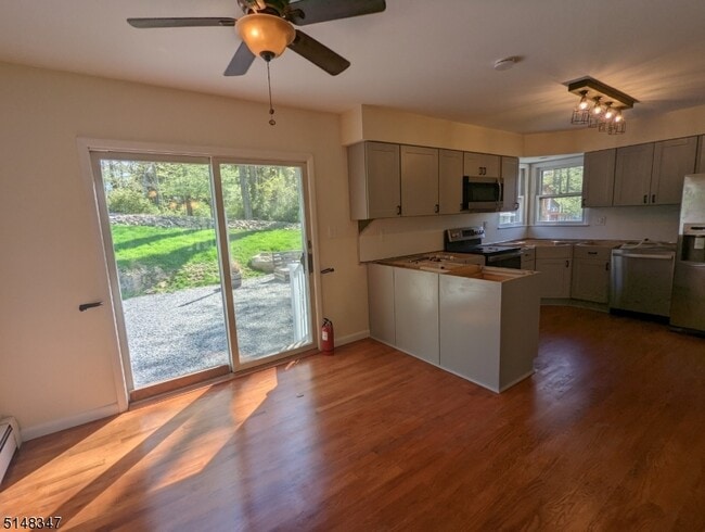 Building Photo - 6 W Windy Bush Ln