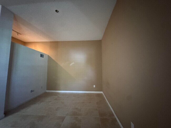 Building Photo - 1165 Crystal Way