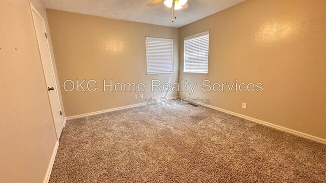 Building Photo - 6316 N Drexel Blvd
